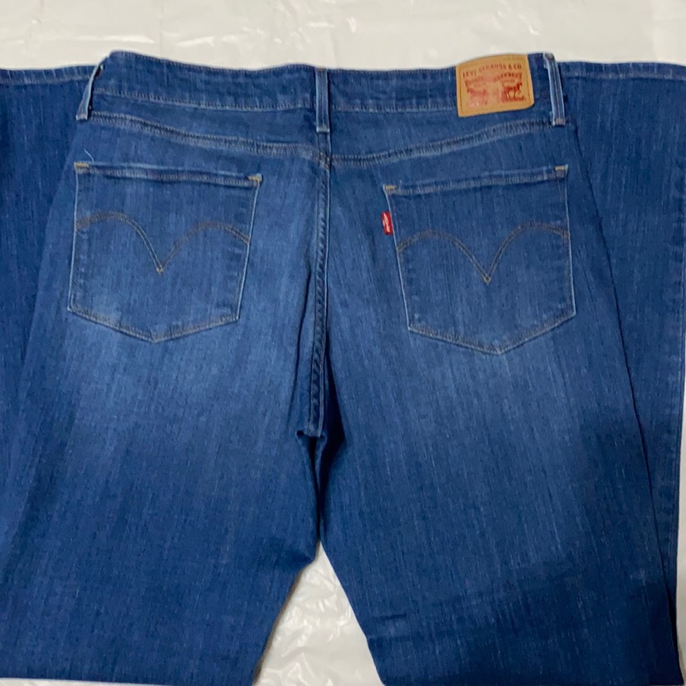 Mid Rise Skinny Levi’s
